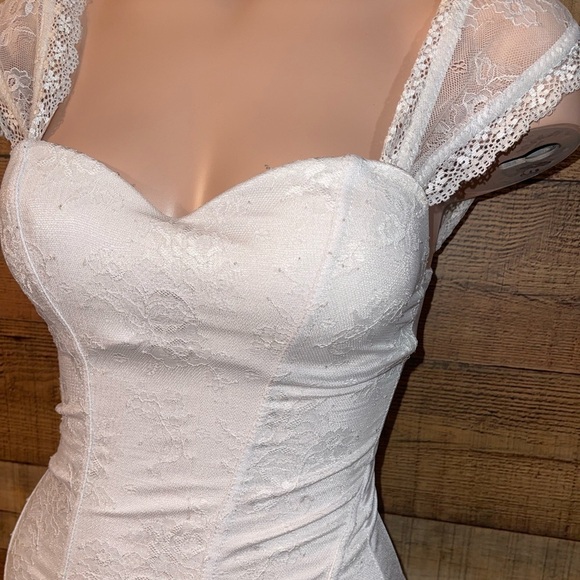 Spirit White Embroidered Lace Corset Top - Picture 5 of 11